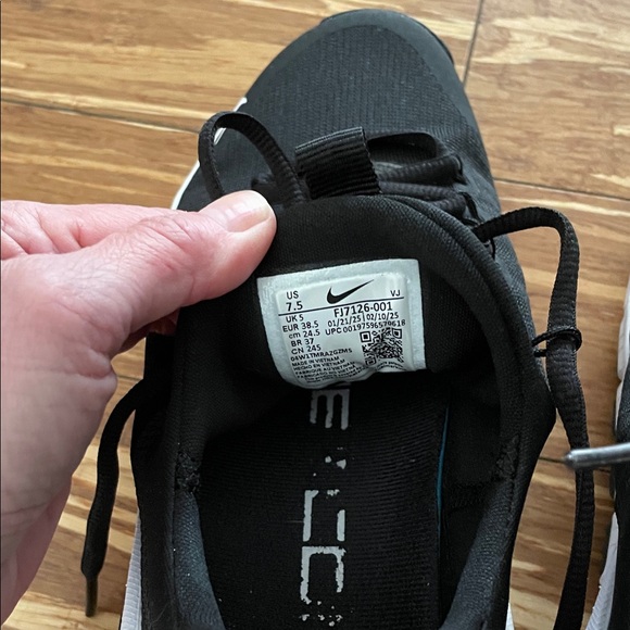 Nike Black and White Athletic Shoes - Picture 5 of 5